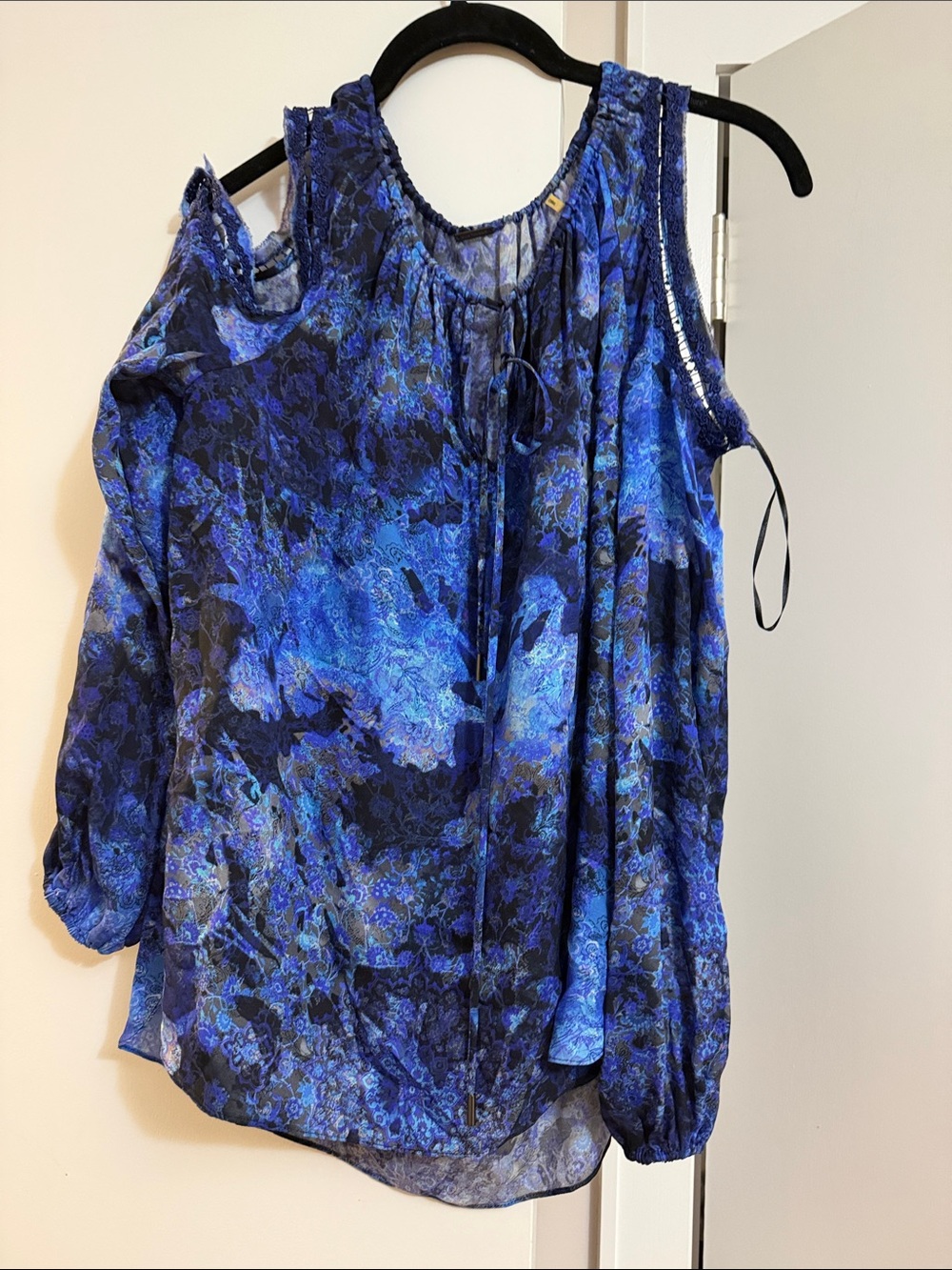 Elie Tahari silk Blue Floral Cold-Shoulder Blouse size S